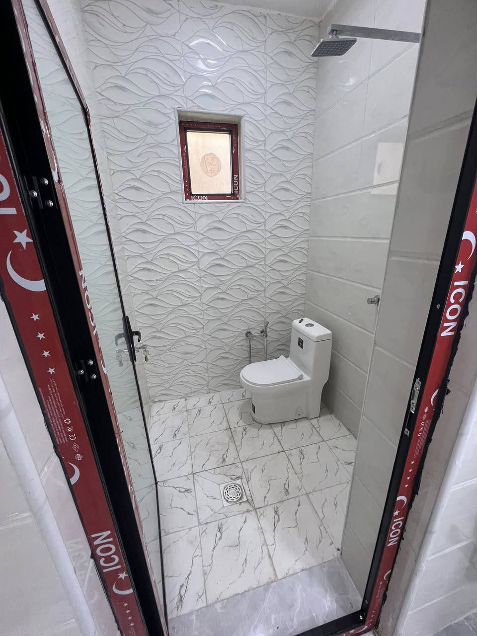 دار للبيع المساحة 50متر واجهة 5نزال 10 بيت جديد غير مسكون على شارع رئيسي  يحتوي على صاله ومطبخ وحمام وغرف نوم عدد 2 
الموقع بغداد الدورة البوعيثة مجمع العيثاوي شارع مول ادم قريب الشارع العام للاستفسار (***********)
