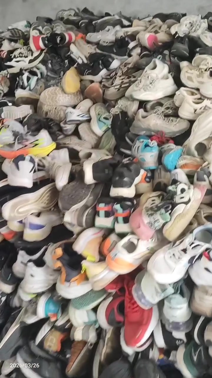 Professional used shoes supplier wholesale stock Men's shoes, Women's shoes, Children's shoes or mixed shoes，Please contact me for detail
WhatsApp: +8615763548698

 #Secondhandshoesfactory
 #UsedMensneakers #Mentekkies #Mensportshoes
 #UsedBrandshoes #Usedbales
 #旧鞋出口 #UsedSneakers


**إذا كنت صاحب هذا الإعلان وتريد حذفه لأي سبب، رجاءا أرسل رسالة إلى الدعم الفني**