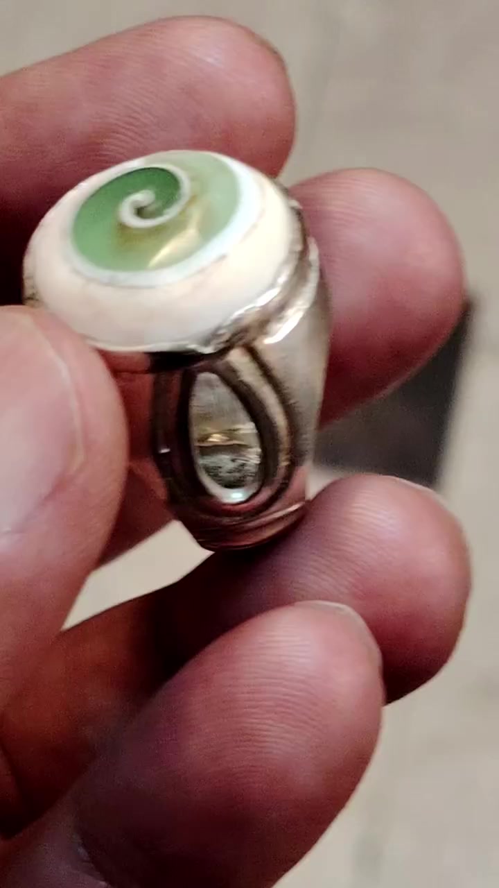 #الجميع 
عطف اصلي للبيع فقط مكاني بغداد يوجد توصيل قياس المحبس 23


**إذا كنت صاحب هذا الإعلان وتريد حذفه لأي سبب، رجاءا أرسل رسالة إلى الدعم الفني**