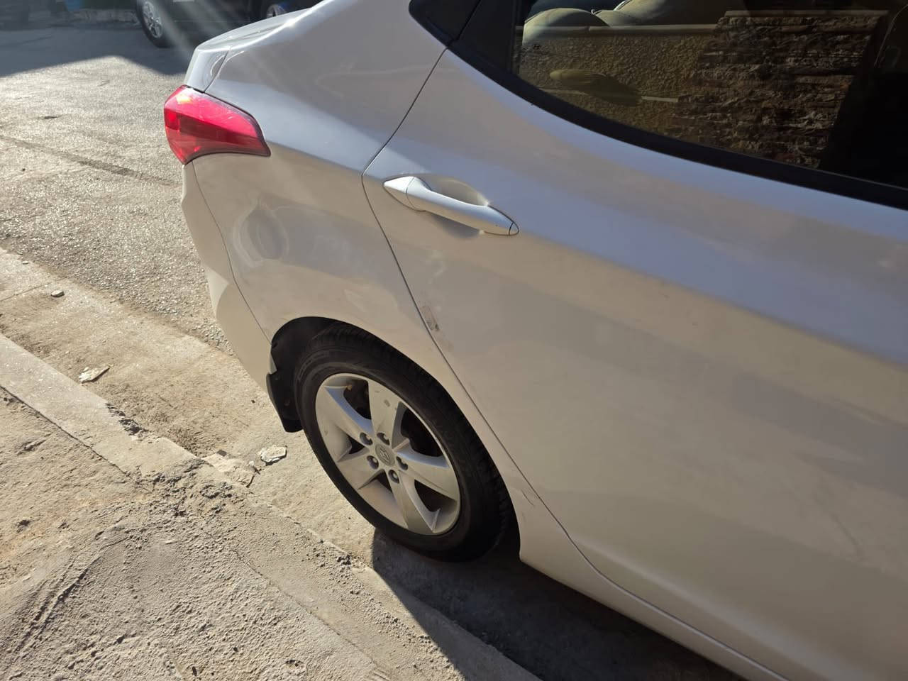 السلام عليكم ورحمة الله

النترا 2012 خليجية 

سنوية  مجددة ل 2029 

رقم بغداد 

محرك 1800 مواصفات ستندر 

 محرك + كير مكفولات 

تبريد مبدل جديد كامل 

صدر مبدل جديد كامل 

ماشية 81 استخدام قليل كلش 

السيارة واضحة حالتها بالصور. بيها طخات + بارد بال السايق + الصندوق مصلحات و الباقي واضح كله 

مكانها البلديات 

للتواصل 

+964 770 649 1714

السعر 110 ورقه بيه مجال
اعتذر ما اكدر ارد ع التعليقات 
للتواصل حصرا التواصل على الرقم


**إذا كنت صاحب هذا الإعلان وتريد حذفه لأي سبب، رجاءا أرسل رسالة إلى الدعم الفني**