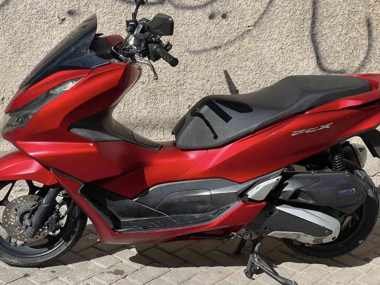 السلام عليكم PCX جيل رابع ماشية 45الف دراجة مال جناي مكفوله كفالة عامة السعر 16ورقة وبيها مجال للشراي 
***********
