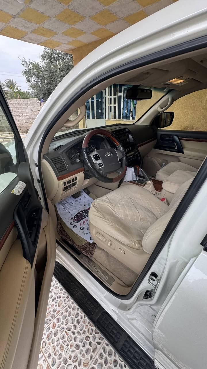 للبيع لاندكروز موديل 2014  فول مواصفات بريم  كشنات جلد رقم بغداد بسمي تحويل مباشر مكفوله كفاله  عامه ماشيه 94 ألف حقيقي السيارة  جديده حيل مال جناي مامتعوبه ابد  السعر 445 ورقه العنوان ديالى الخالص للاستفسار الاتصال 

***********
