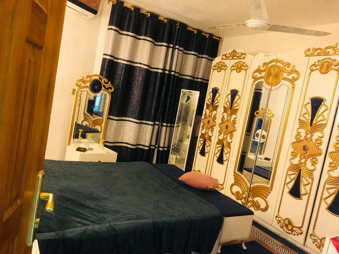 السلام عليكم للبيع بيت بزوير قرب مشروع المي الثاني فرع مخبز علوش
المساحه 120م
طابو زراعي سند 25 
طابقين
الطابق الاول يحتوي على 
غرفه نوم مجمع صحيات خارجي وداخلي مطبخ وهول وصاله.
الطابق الثاني..
3غرف نوم وصحيات.
عرض شارعه 8متر
بناء حديث مطبخ تصميم المني بار
البيت بناء حديث درجه اولى جدا نظيف....
السعر الاتصال على الرقم......
وجدا مستعجلين ع البيع بسبب ظرف طارى ومستعجل‌‌
للاستفسار اكثر المراسله على الخاص وشكراً 🤍....
او الاتصال على الرقم ***********.......
