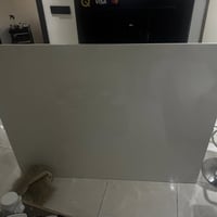 للبيع ميز رسبشن كبير يحتوي على مجر وباب وخانتين كبار الميز بحالة ممتاز...