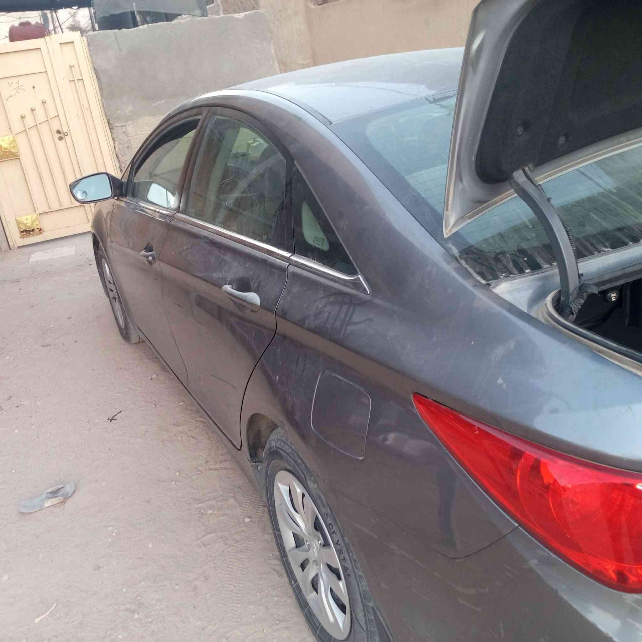 سوناتا. ١١ حادثه باب خلفي جهته العبري بدون دواخل ليبلغ واحد السياره ماشيه ١٢٠ اواقل كير محرك حدادين فول برغي  ماكو نقص تبريد بس السياره متروكه جاي اشيل وعايفه سبب البيع عندي بناء للاستفسار الاتصال بالرقم *********** السعر ٩٣ وبيهة مجال قليل
