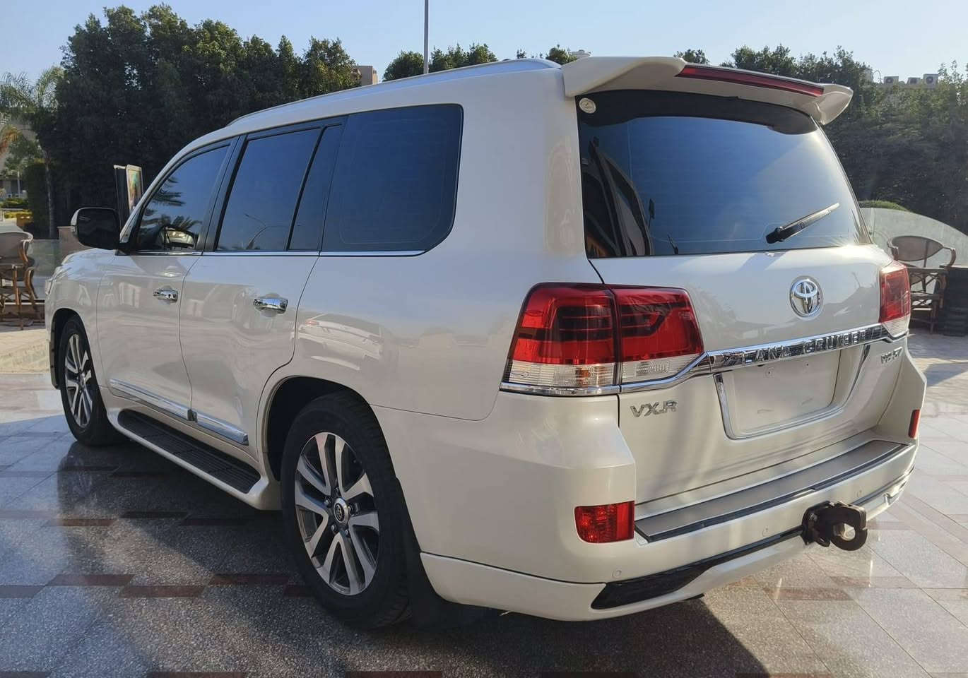 ⭐️🤍 Toyota Land Cruiser V8 2017 🤍⭐️

في عربيات بتتنقل... وفي عربيات بتحافظ على قيمتها وهيبتها مع الوقت 👌

📅 موديل 2017
🤍 اللون: أبيض
📊 العداد: 78,000كم
🎨 فبريكا بالكامل
✅ حالة ممتازة

سيارة تجمع بين الفخامة اليابانية، الراحة في القيادة، والثبات المعروف عن التيوتا لاندكروزر .

✔️ فبريكا بالكامل
✔️ صالون راقي ومريح
✔️ ثبات وأداء مميز
✔️ موتور وفتيس بحالة ممتازة
✔️ جاهزة للاستخدام بدون أي مصاريف

لو بتدور على تيوتا لاندكروزر نظيفة ومحافظ عليها، فالعربية دي فرصة مميزة لعشاق التيوتا المفخرة . ⭐️

📩 للتفاصيل والسعر والتواصل ابعت رسالة مباشرة.

"الحالة تتحدث عن نفسها عند المعاينة" 🔥

#Toyota #Land #Cruiser #LuxuryCars #CarsForSale #عربيات_للبيع #سيارات_مستعملة #سوق_السيارات #عربيات_مصر #بيع_وشراء_السيارات


**إذا كنت صاحب هذا الإعلان وتريد حذفه لأي سبب، رجاءا أرسل رسالة إلى الدعم الفني**