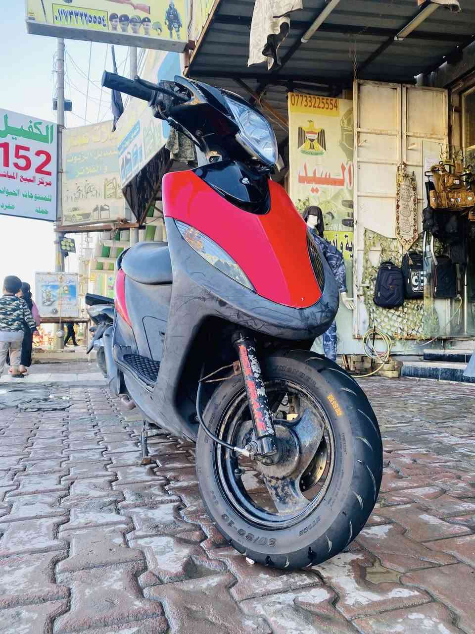 سلام عليكم دراجه للبيع بحالت لوكاله دراجه جديده بعده
لون احمر بطريقي 
صالنصه صجميه 
دبل خلفي تزويد 
كهرباياته كلى شغاله دراجه
نقصه ستان نص هاذ طاكه رجل مالته 
سعر 1000 وبيه مجال قليل المو شراي لا يتعبني 
وتساب وتصال رقم***********
