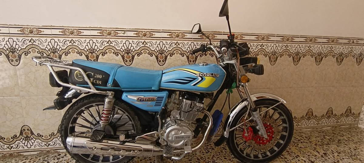 السلام عليكم دراجة للبيع سيفان 2025 لون مميز أوراق كاملة 6 أوراق ومكاتبه بأسمي وكيلها السلامي مكاني حله شارع 80 رقمي ***********  السعر خاص
