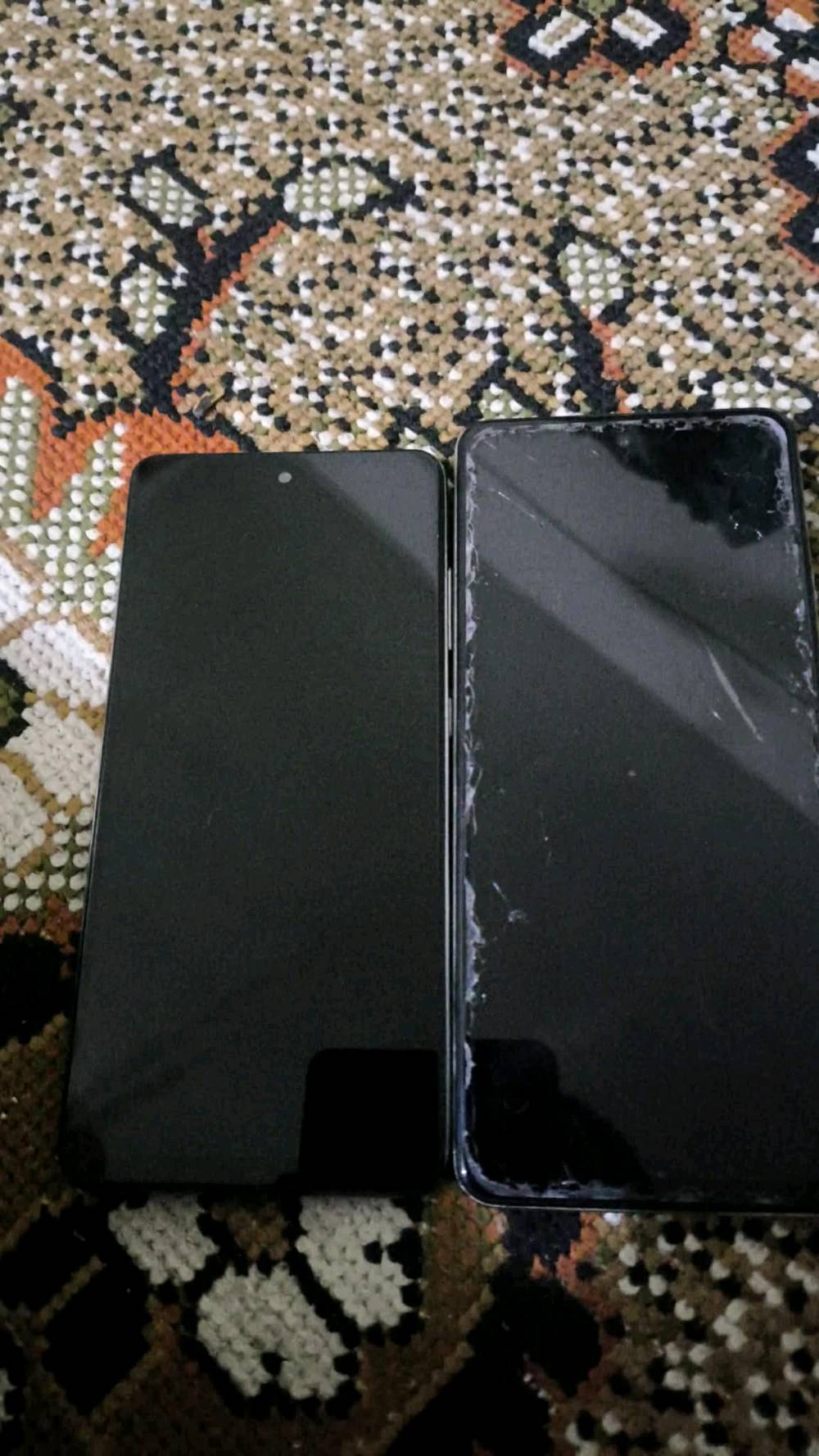 سلام عليكم تلفونات للبيع سامسونك اي 52 بلاك فيو شارك 8 اجهزة نضيفة وحلوة وتشغل العاب ومكالمات لسود مصلح مرة ولثاني مفتوح بس مامصلح ابد وياهن شاحنة لشركة وهدية مبرد او مراوس ايفون من11لل14