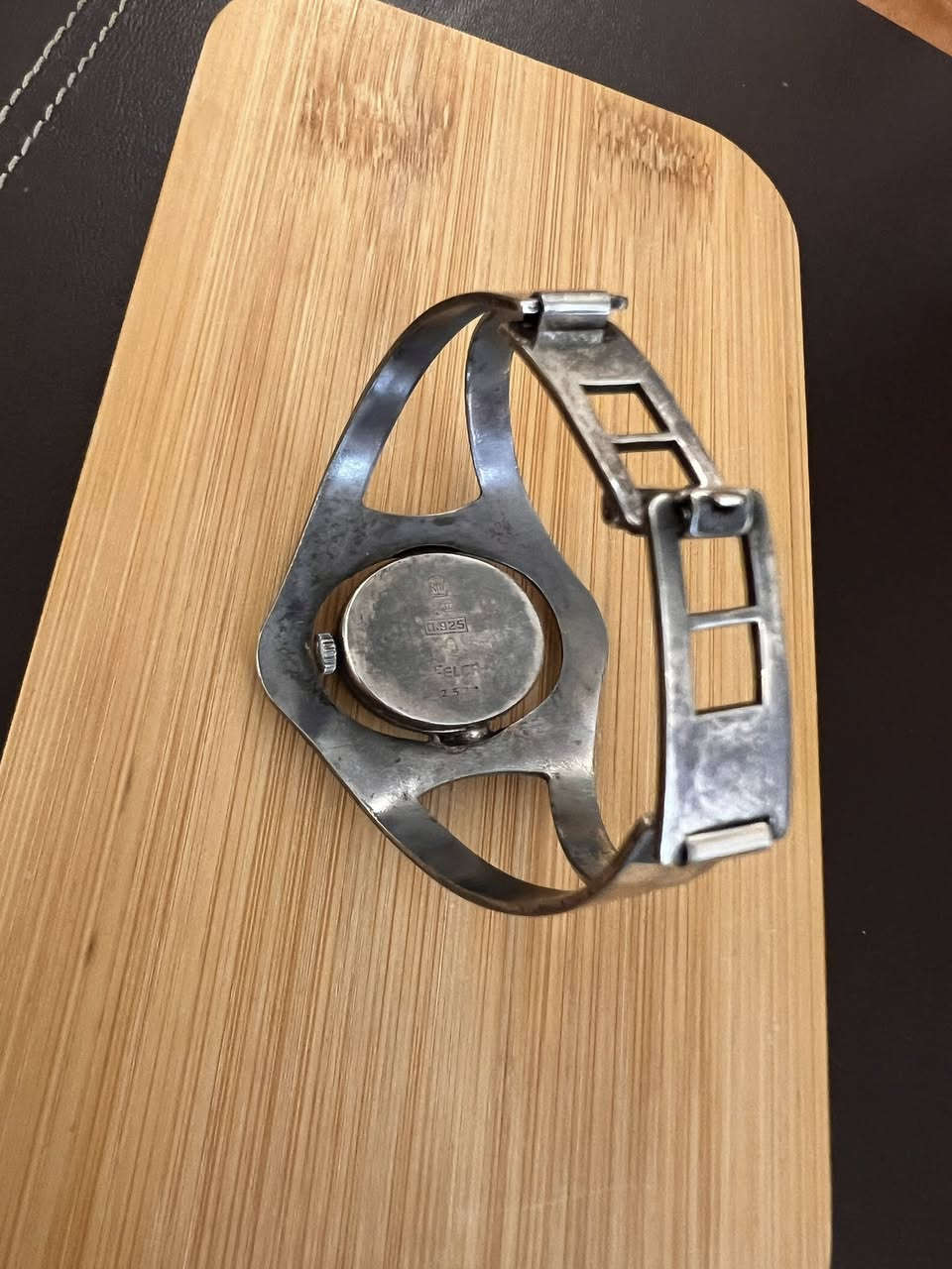 ساعة سويسرية فضة عالية انتيكا  تشتغل نصب تكويك


**إذا كنت صاحب هذا الإعلان وتريد حذفه لأي سبب، رجاءا أرسل رسالة إلى الدعم الفني**