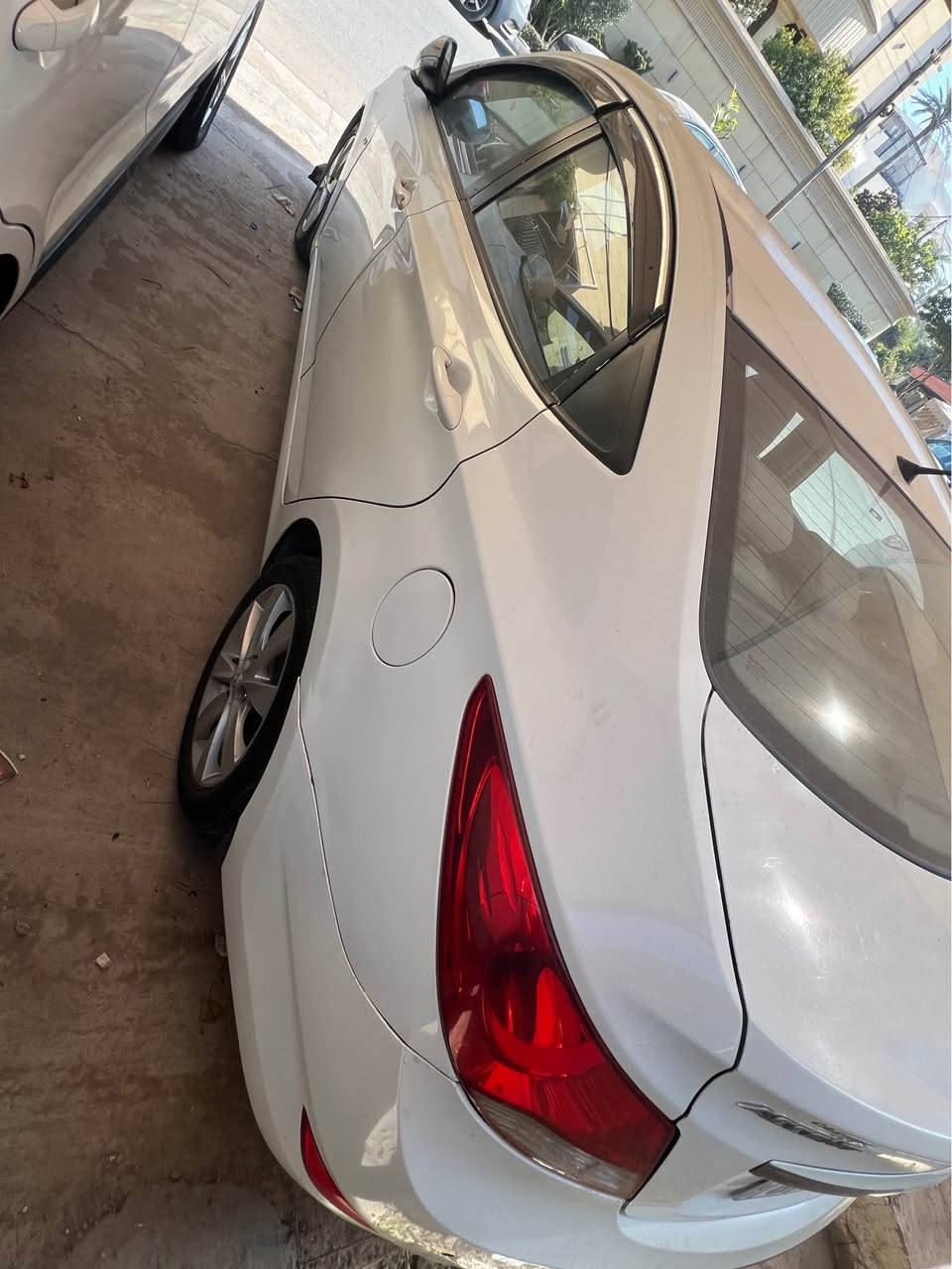 السلام عليكم

اكسنت 2013 خليجي رقم بغداد انكليزي بأسمي 

محرك 1600 قطرتين مكفول كير مكفول 

تبريد شغال صدر جديد تايرات جدد كل كهربائياتها شغاله مابيها اي نقص ماشيه 124 

قطعتين صبغ باب بصف السائق والبنيد بدون دواخل 

مكفوله 

السياره بلو 

فتحه 

تحكم ستيرن 

تحكم مري واشاير بالمري 

5 تچاوي 5 ويل كب abs

ارضيه مغلفه جلد 

مكان منصور 

سعر 97

***********
***********
الآسيا فقط واتس 

شراي اتصل بغداد, العراق
