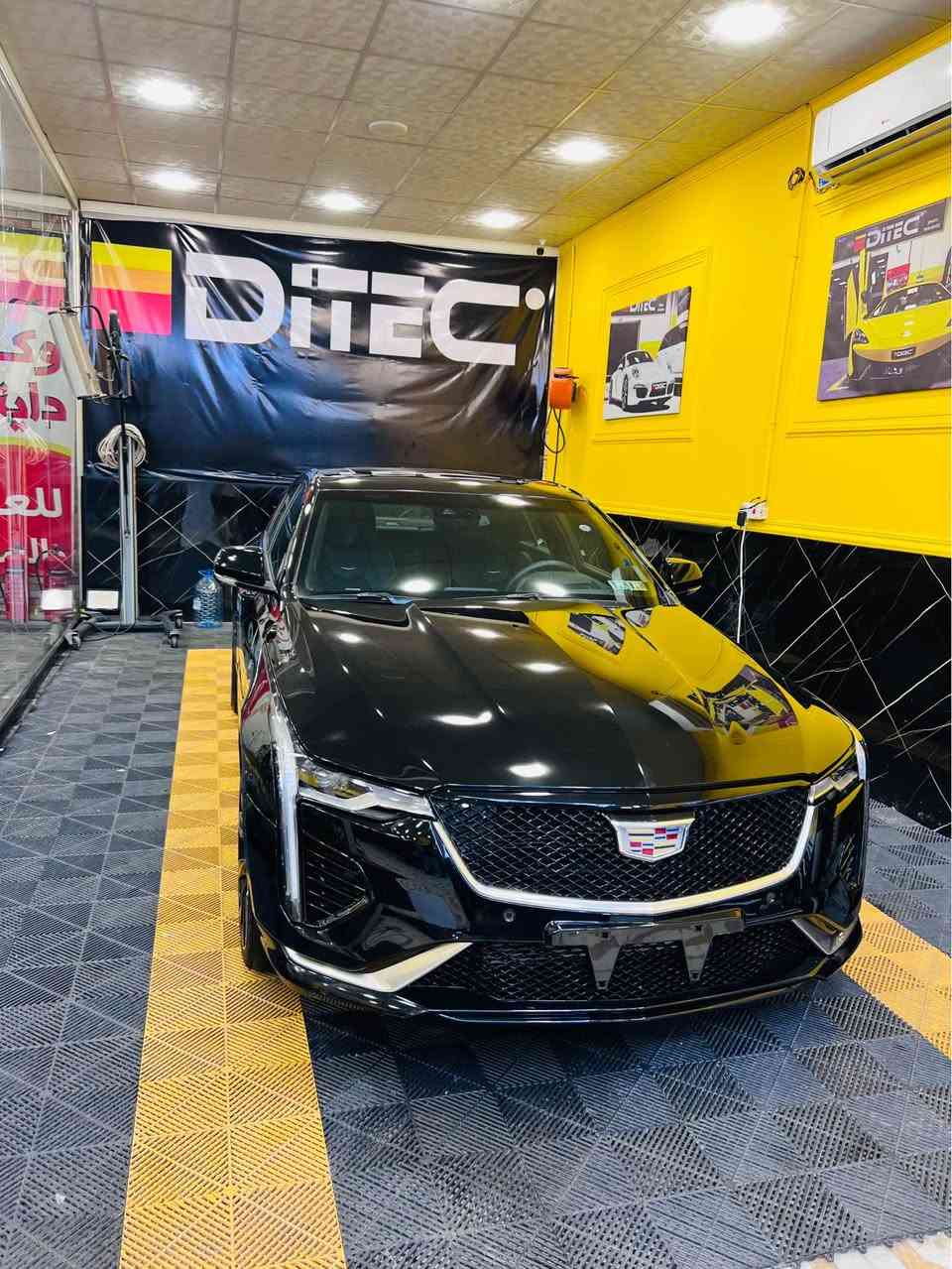 كاديلاك ct 4  2023 
فول مواصفات 
حادثه جاملغ امامي بدون دواخل راجع بارد PEDR 
بدون صبغ فقط تكحيل بصيط 
مرقمه رقم بصره السياره جاهزه مابيه نقص 
بيع مستعجل السعر 190 
للتواصل *********** البصرة, العراق
