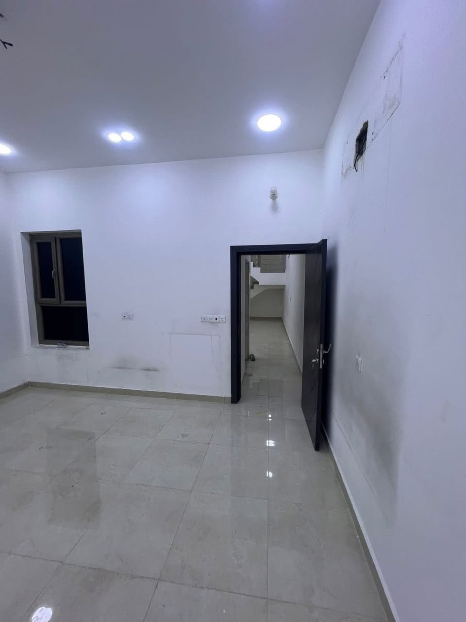�✨ فرصة مميزة للإيجار في السيدية ✨🏡
📍 لدى مكتب الاعتماد الهندسي للعقار

—————————————
🔥 بيت حديث (جديد بالكامل) بمساحة 100م 🔥

🔹 تصميم مريح وعصري
🔹 غرفتين نوم 🛌
🔹 صالة واسعة للراحة والضيافة 🛋️
🔹 مطبخ مجهز 🍽️
🔹 خدمات متكاملة 🛁

💰 الإيجار: مليون و100 ألف فقط

—————————————
📞 للاستفسار والحجز: ***********
