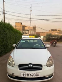 اكسنت • ٢٠١١ • كاميرا وشاشة