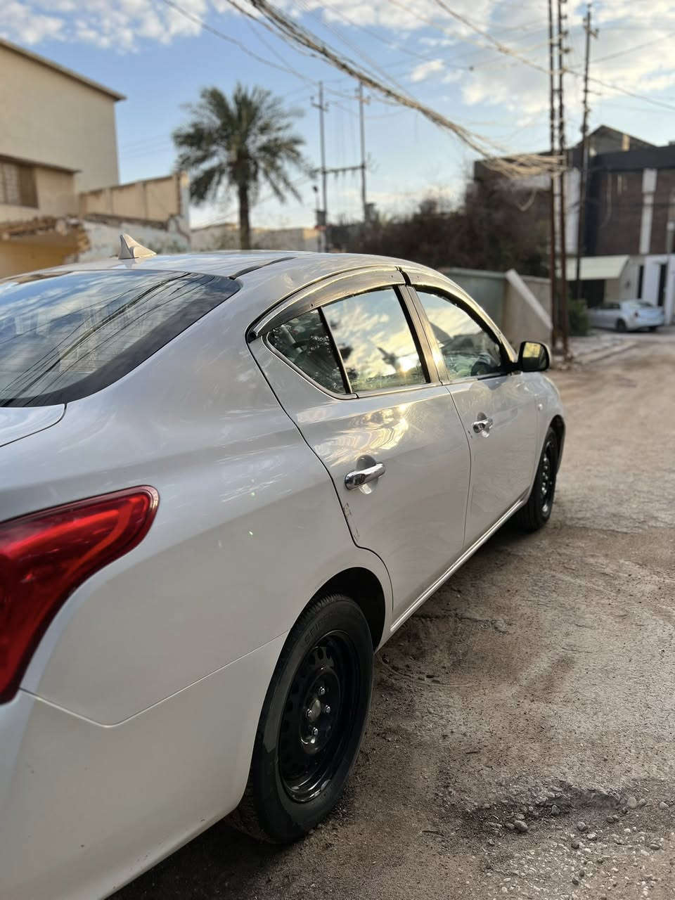 السلام عليكم  
للبيع نيسان صني موديل 2021 
السياره ماشيه 117 كم رقم اربيل 
سعرها : 105 وبيها مجال بسيط 
المكان : النجف الاشرف ***********
