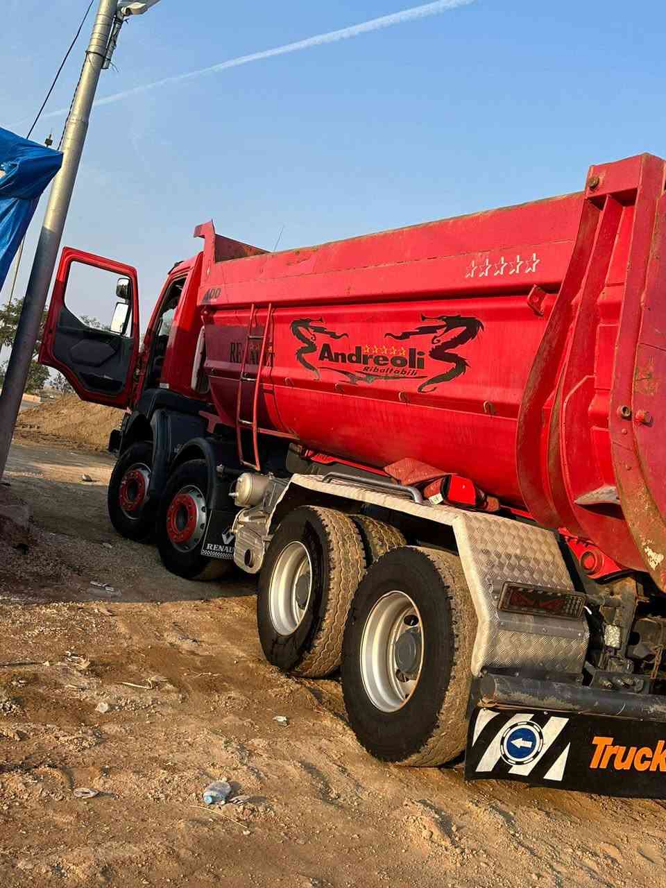 رينو للبيع موديل 2002 بم ونوزل مكينه 400 مكفولة كفاله عامه مجموعه جيف.   سعر  380 وبي مجال مكان سياره ديالى بعقوبة ***********##***********
