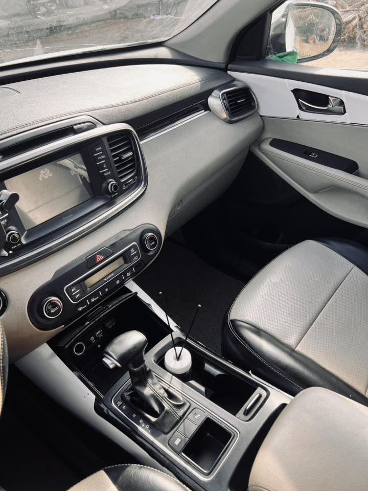 السلام عليكم
للبيع او المراوس كيا سورنتو ٢٠١٩خليجي ٦سلندر مكفول من كلشي رقم بغداد السياره اخت الجديده ماشيه ٩٥الف 
تحويل ثاني يوم مكاني كوت ما يحتاج اذكر مواصفات السورنتو لان ماشاء الله سياره عمليه وكحيله  
السياره مكفوله من كلشي كفاله عامه 
سعرها ٢٦٥ وبيها مجال جدا بسيط 
للتواصل على الرقم ***********
