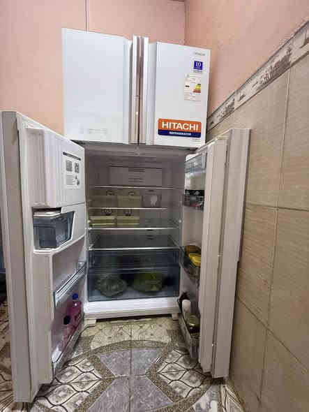 ثلاجة نوع هيتاشي ستعمال كلش قليل نضافة فول سعرة مليون ٣٠٠ للستفسار ع رقم ***********
