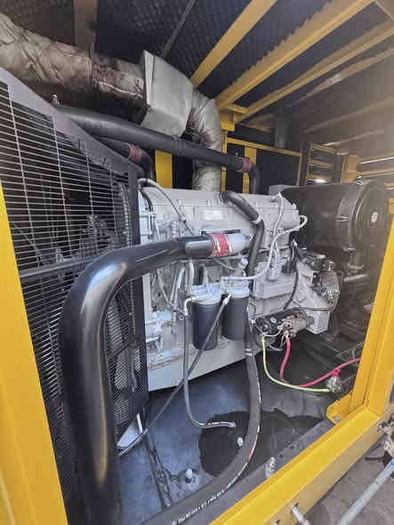 السلام عليكم 
مولده بيركنز انكليزي 2800دبل سوبر 
715kv
موديل /2017
مشتغل قليل فول كاتم
للأستفسار/***********
ابو محمد الاعرجي
