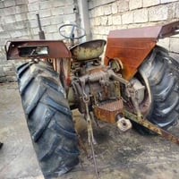 تركتر عنترمعه معدات للبيع السعر 4٫500 للستفسار الاتصال 07706143974 078...