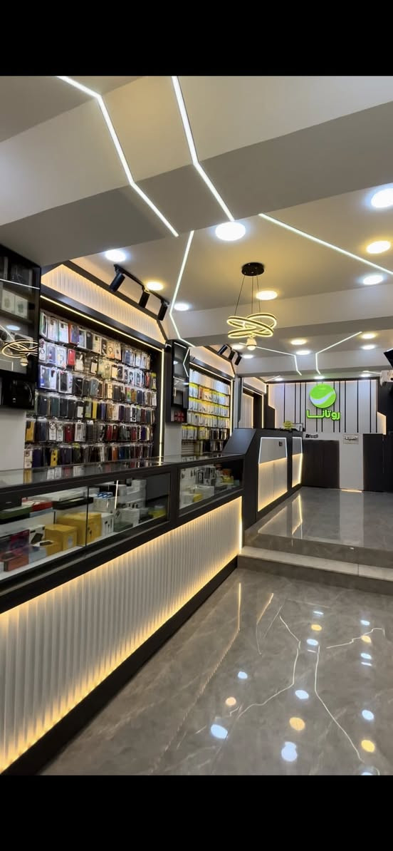 ديكور محل موبايلات للبيع
جماخانات 2 
7 ميز مع ميز صيانه مع 4 ميز عرض بضاعه
بوردات تعليق كفرات 
***********
***********
