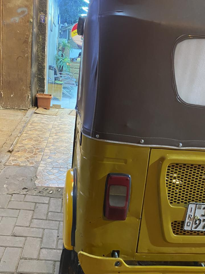 السلام عليكم تكتك باجاج 21 للبيع رقم او سنويه نكليزي اب أسمي تحويل ثاني يوم تكتك خير من الله كبل للشارع ما نقصها برغي بغداد حي الجهاد ***********
