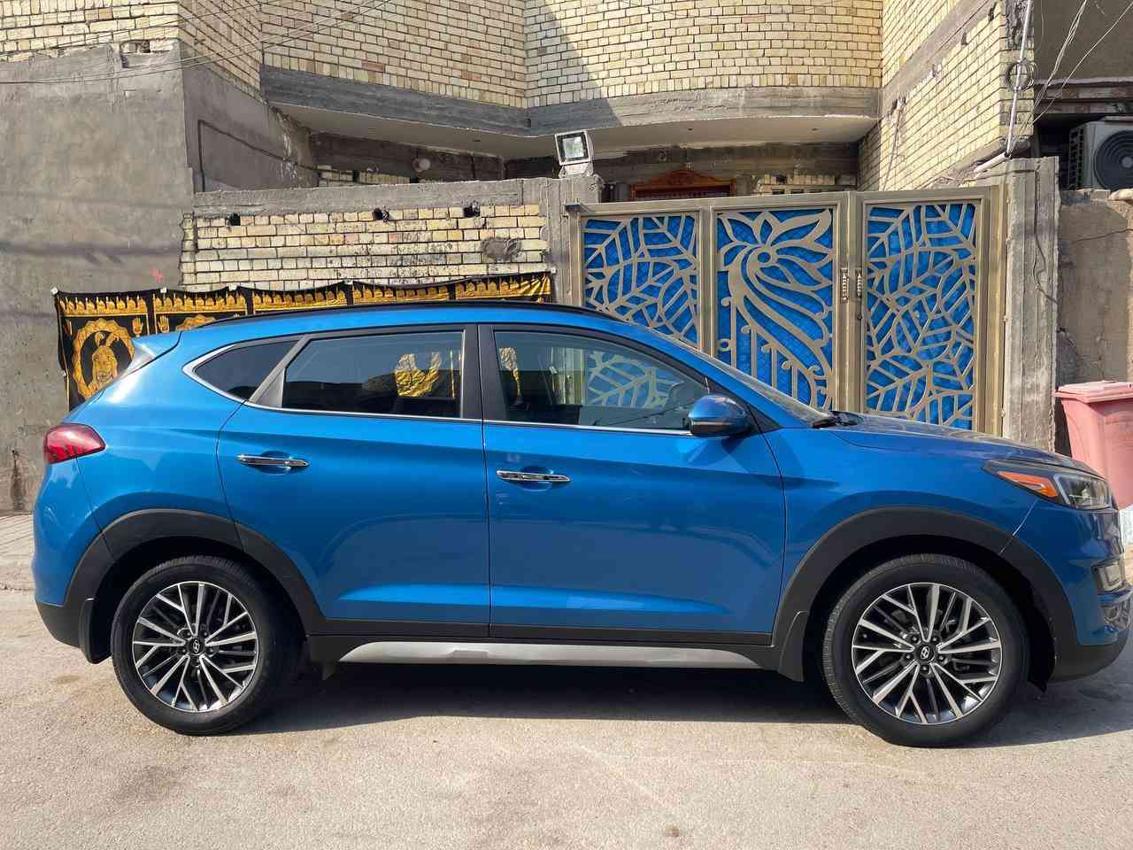 السلام عليكم مكلف بالنشر توسان 2021 وارد أمريكي فول مواصفات بصمه+كشنات كهربائي تتفأه وتبريد +بنورامه + الجنطه الخلفيه كهربائي حساس+5عدسات اوتو+تخم تاير جديد سياره جديده ما بيها صبغ ابد فقط مكان الحادث بنيد مثل مموضح في الصور مصلح نفسه ومصبوغ فقط + شواصي و دواخل سليمه 100% سياره جديده بمعنا الكلمه 
السعر 185
الاستفسار:***********
