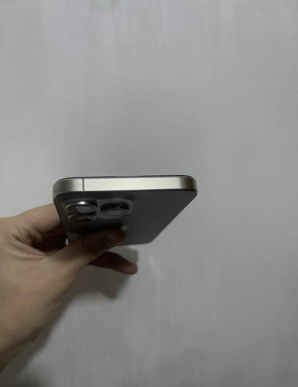 أيفون 15 برو ماكس اللون المميز تيتانيوم 
ذاكرة 256 
بطارية 89 بلادية اعتمادية بشكل 
النموذج M ماستر شرق أوسط AAA
مستبدل فقط شاشة وكالة كلش راقية 
بصمة الوجه متوقف 
السعر 750 
عنواني بغداد حي اور 
هـ***********
