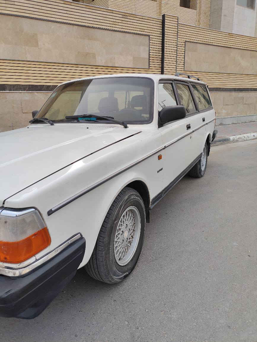 فولفو 240 موديل 1992
بدون صبغ السياره على وضع الشركه ما محور
نوزل
سنتر لوك
ويل كب
جام كهرباء
رقم بغداد باسمي
لابيها خياس ولا ضربه
السعر 65 ورقه و بيها مجال
اضافةً عندي وياها غراض للسياره 
مكان السياره كربلاء
ما متواجد على الفيس بوك
الي يحب يستفسر
***********
واتساب أو اتصال
