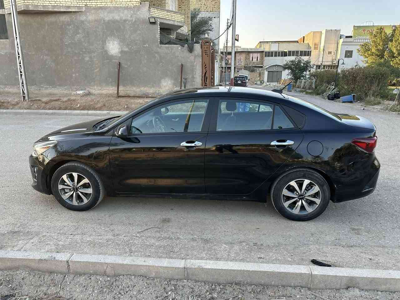 🚗 للبيع – كيا ريو 2023
▫️ الموديل: 2023
▫️ المحرك: 1600 CC (دوش)
▫️ الفئة: S
▫️ المسافة المقطوعة: 25 ألف ميل

✨ المواصفات:
 • بصمة تشغيل
 • بصمة أبواب
 • كروز سيطرة (تثبيت سرعة)
 • نظام تحديد المسار
 • تحكم كهربائي بالمرايا
 • شاشة تدعم CarPlay & Android Auto

⚠️ ملاحظات مهمة:
 • السيارة بيها (بارد) بـ 4 أماكن
 • صور الحادث مرفقة
 • رقم ميسان
 • معوقين (وكالة عامة)

📞 للتواصل:
واتساب & ماسنجر
***********
