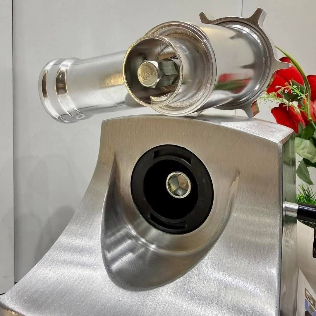 🔥 مثرامة لحم – شرط دشالي حديد 💪 🔥
قوة + تحمّل + أداء عالي 👌 سلفر ألماني 
✅ شرط دشالي حديد – عمر أطول
✅ 2200 واط – فرم سريع وقوي
✅ 3 مصافي: خشن / وسط / ناعم
✅ هيكل ستانلس ستيل
✅ ملحق سجق وكبة
السعر 100 الاف 
📍 العنوان:
الفلوجة – حي الجمهورية – تقاطع العيادة الشعبية مقابل مدرسة الجمهورية الابتدائية
معرض الراوي للتبضع
🚚 خدمة التوصيل:
داخل الفلوجة: 2000 دينار
جميع المحافظات: 5000 دينار
📞 واتساب: ***********
