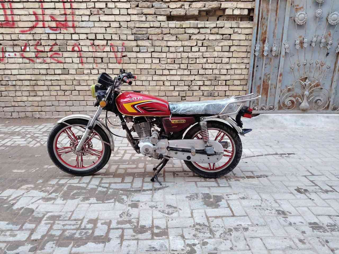 دراجه سونيك موديل 23 للبيع دراجه كامله عوسها بس  فقط كهربائياته كلها شغاله اوراق كامله مكانه بغداد مدينه الصدر السعر 400 وبيها مجال ***********
