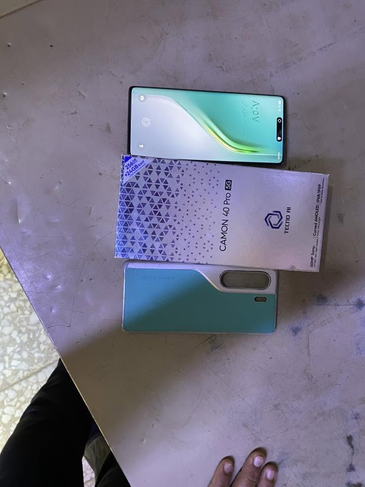 تكنو كامون 40 برو 5g 

‏144 فريم للشاشة 

‏ المعالج Dimensity 7بطارية 5200

‏رام 24

‏ذاكره 256 

‏ببجي 90 افريم 

‏السعر :230 وبي مجال ￼الجهاز

‏بي بفطر بشاشة وبيها نقطة بصف الكاميرا سوداء 

‏مكاني النجف الاشرف ￼


**إذا كنت صاحب هذا الإعلان وتريد حذفه لأي سبب، رجاءا أرسل رسالة إلى الدعم الفني**