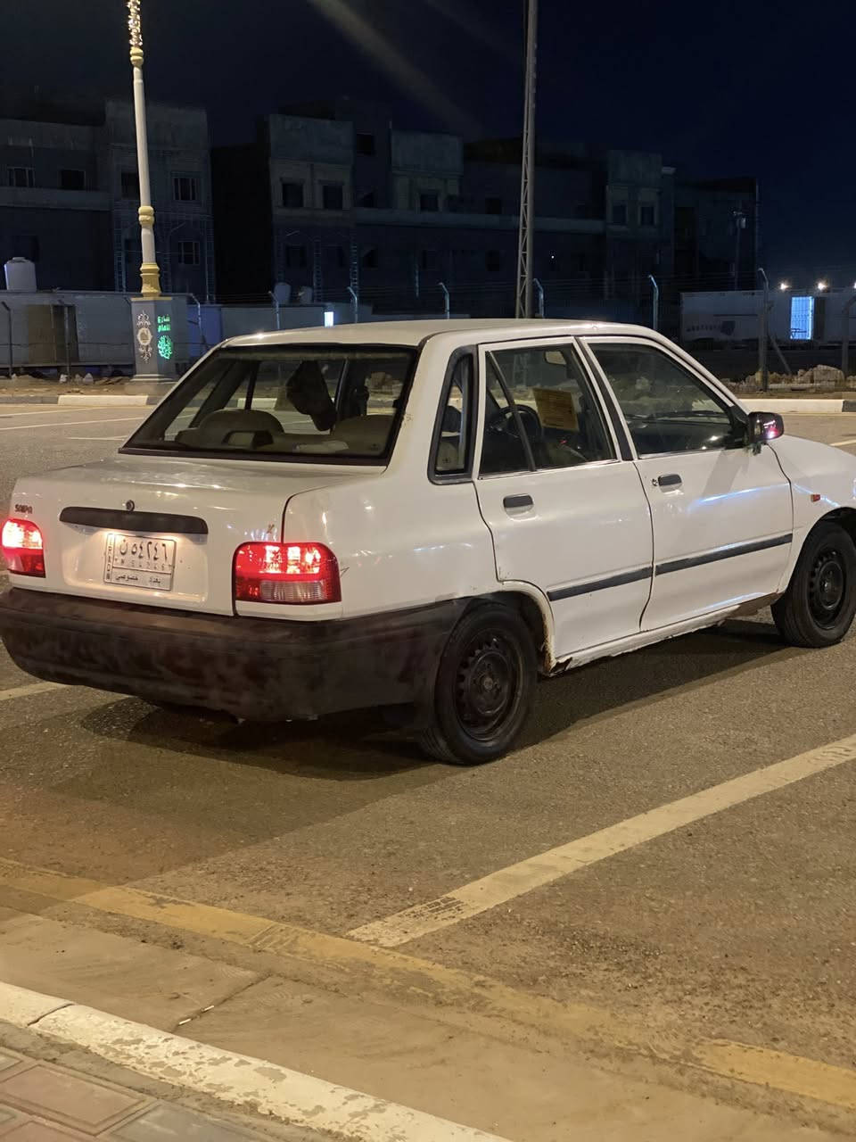 السلام عليكم سياره البيع موديل١٢ سياره حلوو ونظيف وماعوزه شي مكينه وكير تخبل لا تنقص ولا تبخره سياره دوشمه جديد شاشه بيه سياره وهذا رقمي ***********
