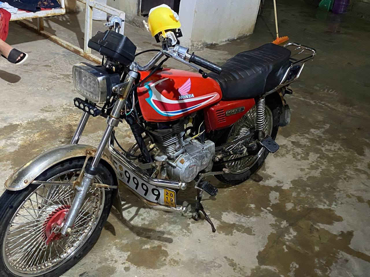 السلام عليكم. شباب دراجة للبيع موديل 21 محرك بلادي كفالة عامة كهربائيات كاملة اي نقص مابيها  350 بيها مجال المكان بعقوبة  شراي تعال خاص مو شراي لتعبني فدوة.***********
