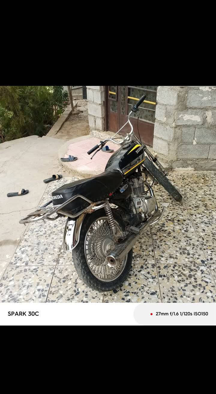 السلام عليكم دراجة سيفان للبيع الدراجة محرك نضيف بس الدراجة تاركهة هاي الفترة عوزهة ترتيب وتايراتهة شوية تعبانات موديل 2019 كلك ما بيهة اوراق مكاني ديالى خان بني سعد الرقم ***********. الشراي يخابر ويدلل السعر 200 وبيهة مجال
