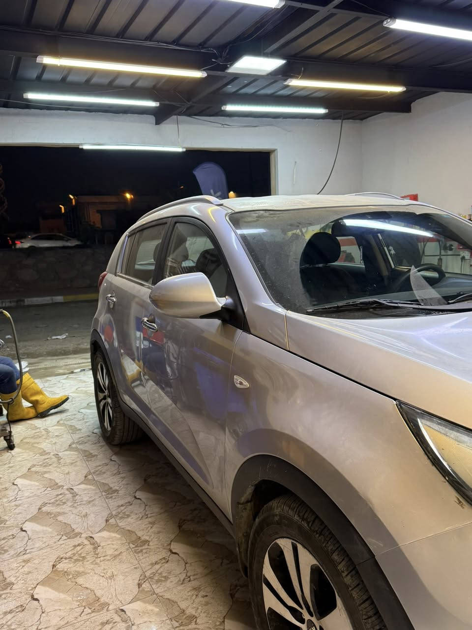 سلام عليكم
سبورتج ٢٠١٤ خليجي ماشية ١٩٤

الف كيلو متر
السيارة بيها باب خلفي صبغ
فقط والقمارة بداية جراد وبيها

طخطخات وملاحظات بسيطة
كير ومحرك بلاديات والسيارة

عليها ادامة كاملة وبدون اي
نقص السيارة باسمي ورقم

جديد وهزة جديدة
العنوان بغداد 
١٣٦ ورقة
***********
