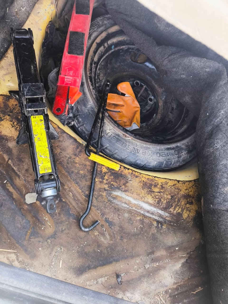 السلام عليكم شيري موديل 13 بلاديه ما محوره مكينه وقير مقفولات وقشر مقفول من الضربه مصفره هيا وغرامات مكاني بغداد عواريج بصف مطعم حجي حسن السعر 24.      ***********
