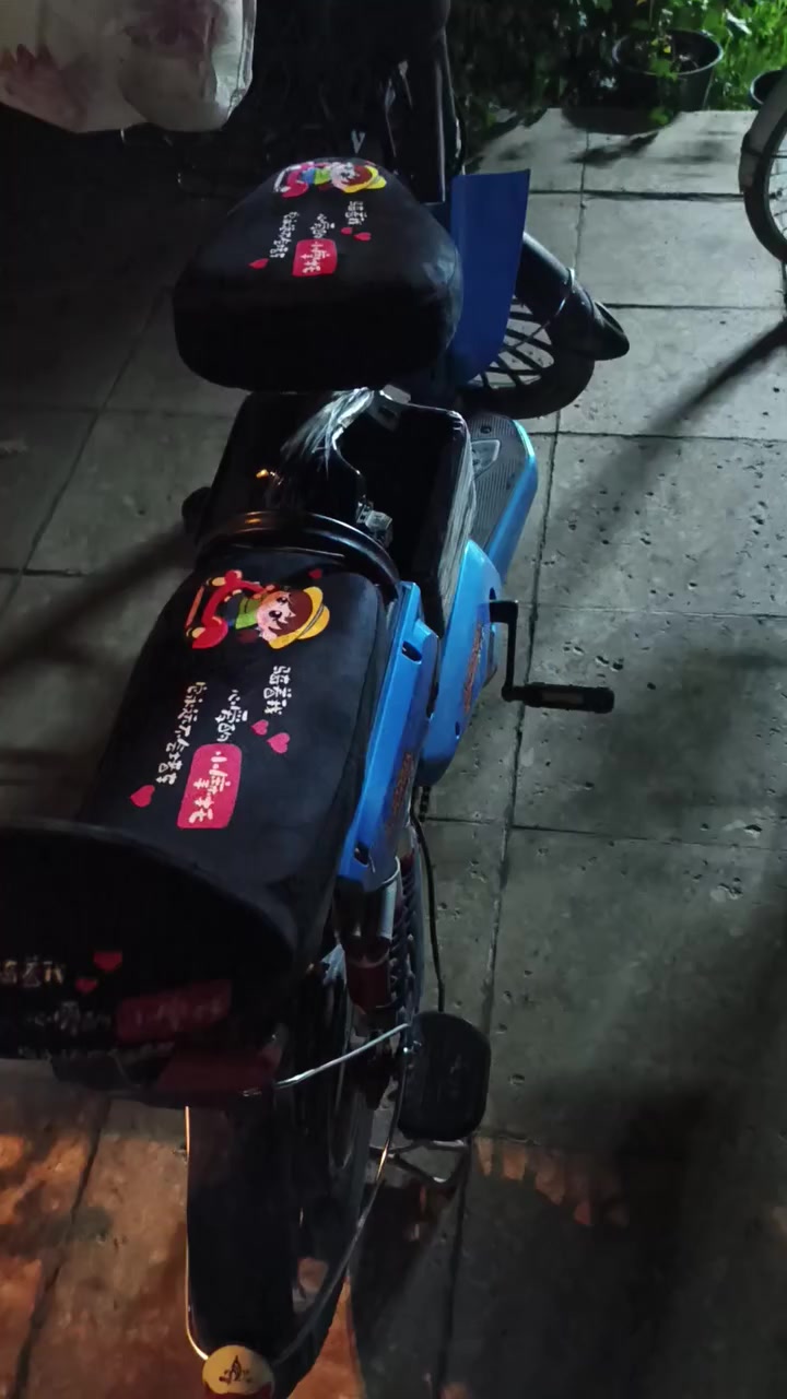 دراجة حجم ٢٠ و٤ بطاريات مبدلها قبل ٥ اشهر  سعرها ٣٠٠ الف  الي يحب يجي خاص
***********
