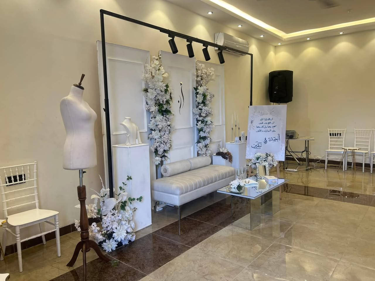 📍 الموقع: الدورة – البوعيثة

استمتع بأجواء راقية وخدمة متكاملة بأسعار تناسب الجميع ❤️
 جلسة  الشيخ والرجال بالحديقة وجلسه النساء بالصاله الي مساحتها جبيره وي التزيين والويتر الي يقدم للزلم والكوشة والكراسي والطبلات يعني حفلتك علينه كلها بهذا السعر 
 
🎉 عرض خاص للخطوبة فقط بـ 750 ألف دينار يشمل:
✅ كوشة حديثة وفخمة
✅ كراسي 120 وطبلات 20 مرتبة ومزينة
✅ تزيين كامل للمكان
✅ حجز المزرعة يوم بالكامل
كراج لسيارات الحضور 
عامل تقديم 
ملاحظة السعر يتغير بحاله طلب كوشة ارخص او بدون مستلزمات

✨ مناسب لكل المناسبات (خطوبة، مشية. عيد ميلاد، تجمعات عائلية)
🏡 خصوصية تامة – أجواء ساحرة – تنظيم راقٍ

📞 للحجز والاستفسار: ***********
📸 خلي مناسبتك بذكرى ما تنسى مع مزرعة عبودي 🌸
