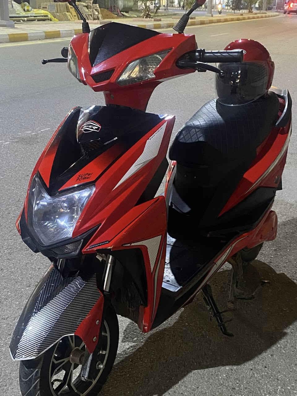 دراجة للبيع تخم باتريات جديد مستخدم شهريين فقط دراجه حلوه ومرتبه مكاني التأميم الرمادي  السعر 550 
***********
