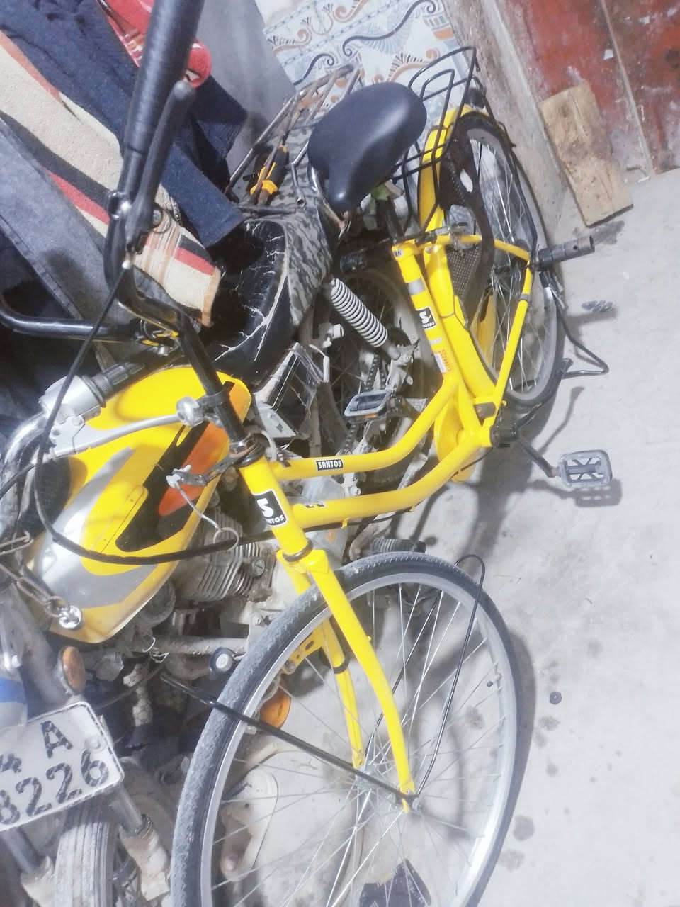 سلام عليكم بايسكل لبيع ليموني حجم 26نضافه 99%بي طكيتين مال حاويه +مديل 2025مو صيني ياباني سعر (120)قفل هوا واغراضا رقمي واتساب(***********)مكاني البصره الجزيره 
وتحياتي👋
