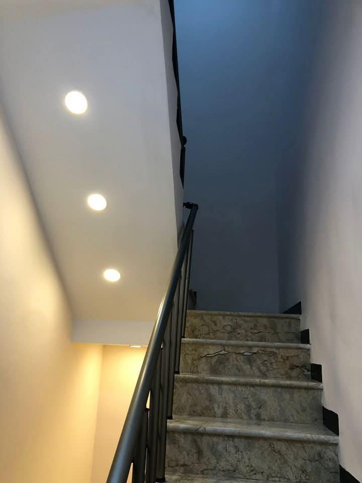 بيت للبيع 50 متر 3 طوابق الواجهة 5 نزال 10 عنوان البيت الدورة خلف مدرسه النهضة 
جنس البيت زراعي سند 25 
للتواصل اكثر *********** 📱
📱***********
