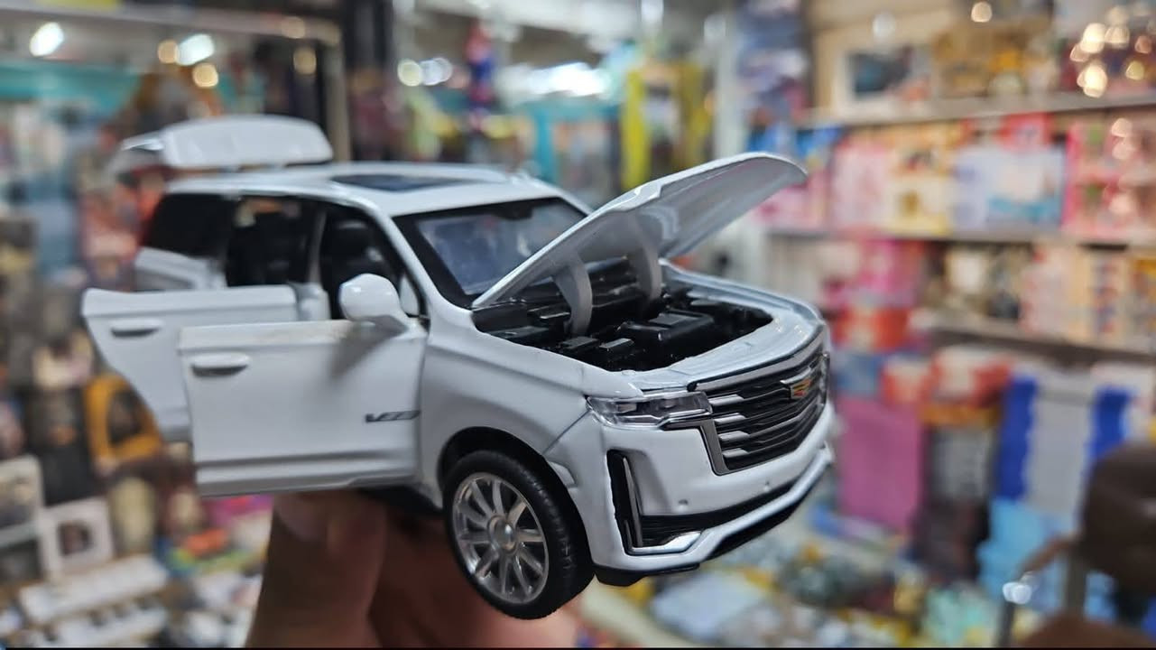 سعر القطعة 14 قطعتين 25 الف 

الحجم 17 سم 
كاديلاك إسكاليد (Cadillac Escalade)،
أجزاء قابلة للفتح: يمكن فتح الأبواب الجانبية، وغطاء المحرك، والباب الخلفي لاستكشاف التفاصيل الداخلية والمحرك.
متوفر توصيل لكل المحافظات 5الاف


**إذا كنت صاحب هذا الإعلان وتريد حذفه لأي سبب، رجاءا أرسل رسالة إلى الدعم الفني**
