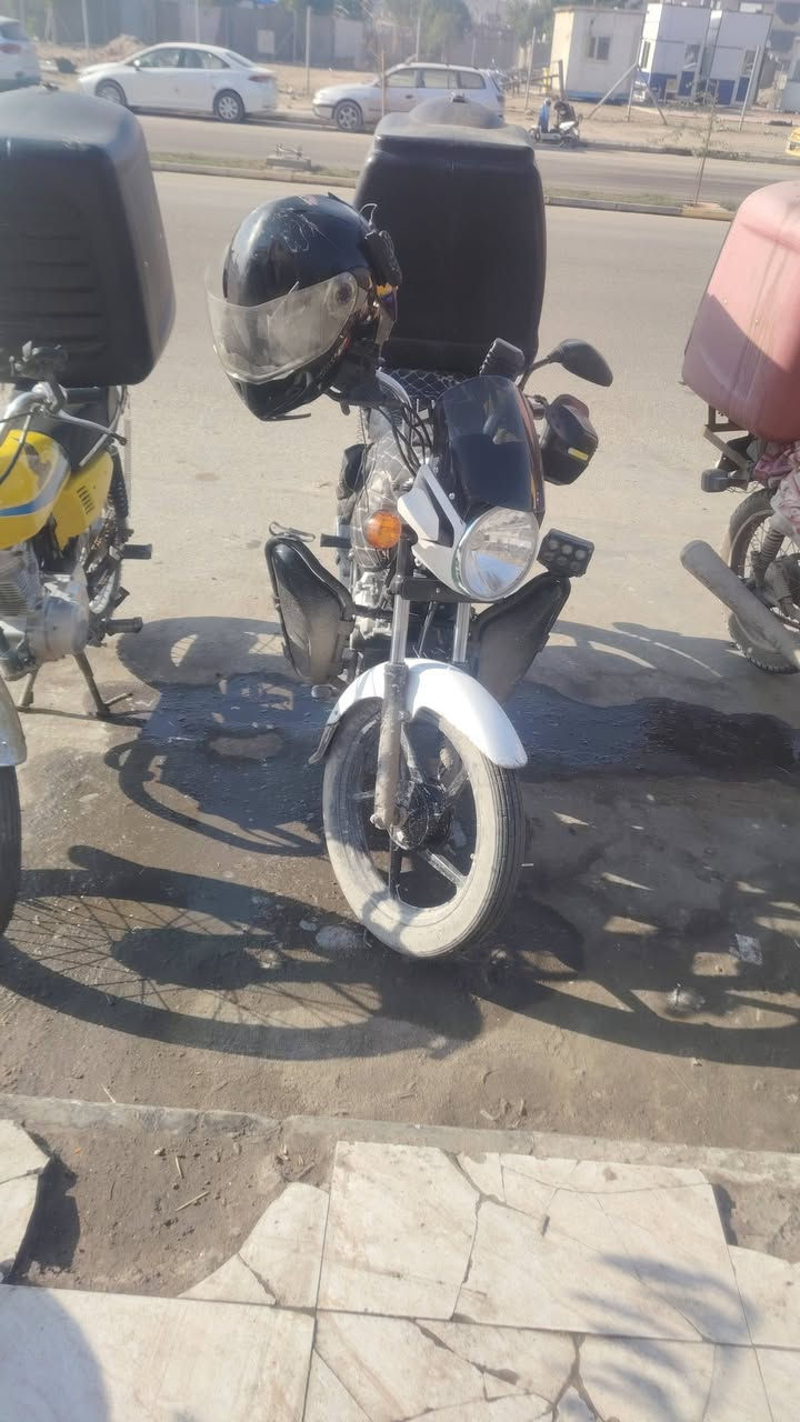 السلام عليكم بوكسر للبيع مديل2023طالعة ب2025سادس تبديلة دهن الهة رقم وسنوية كاملة مكملة مكفولة من كلشي 2مليونين ونص قفلة كلش مكاني كرمة علي ***********
