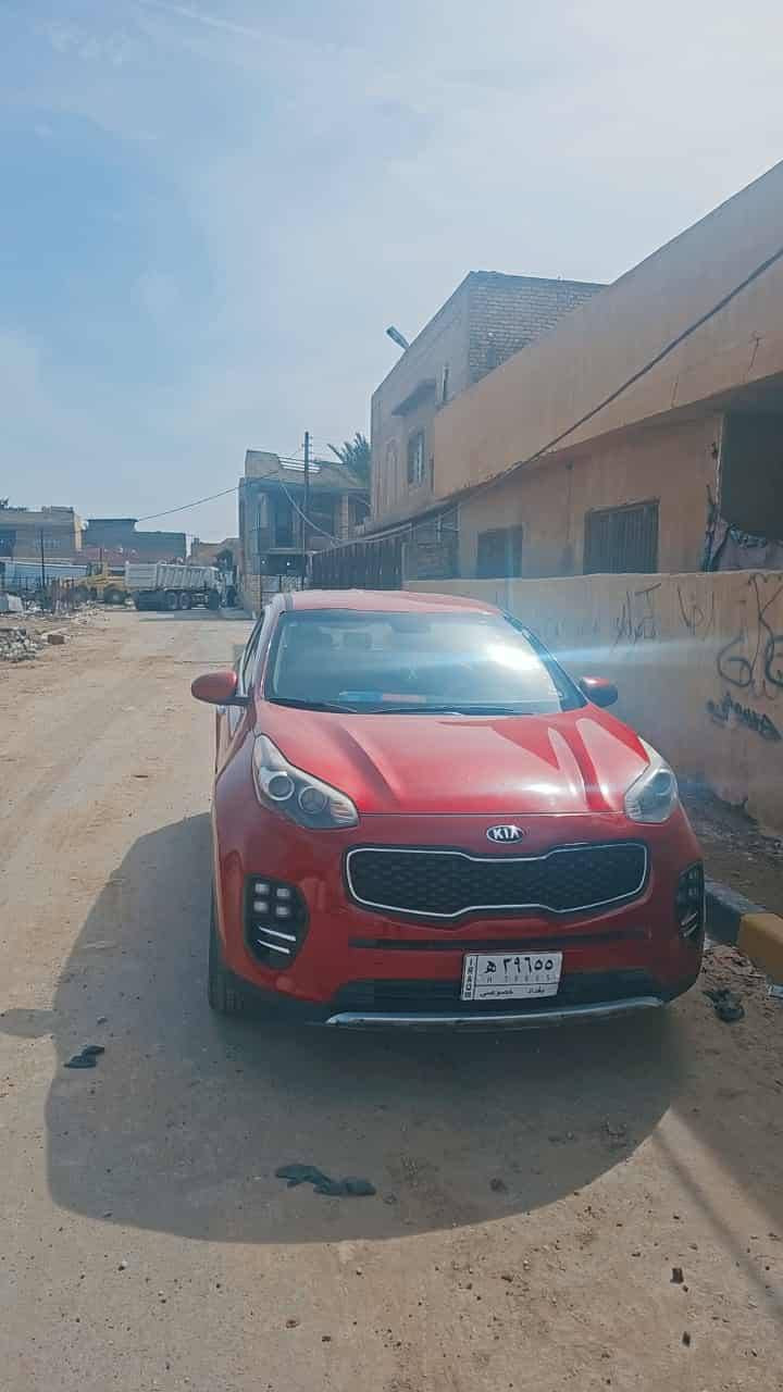 السلام عليكم 
كيا سبورتج موديل 2017 وارد امريكي
رقم بغداد
 مواصفات عاديه 
محرك 2400
ماشيه 106
ضربتها من امريكا بسيطه كلش كما موضح بالصورة وبدون صبغ 
انضربت هنا بالصندوق وتصلحت عالبارد وبيها تكحيل والسيارة بيها شخوط خفيفة

السعر 157 وبيها مجال بسيط 
للتواصل ***********
