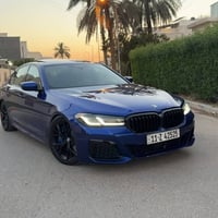 bmw540i   موديل 2022 ام بكج اصل  ماشيه 45  الف كم  رقم بغداد  السياره ...