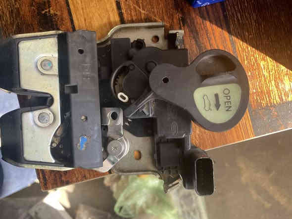 � متوفر الآن قطع أصلية 👇
🔧 شريط ستيرن أبو الهيتر
🔧 شريط ستيرن بدون هيتر
⚙️ ماطورات بوابات التدفئة والتبريد
⚙️ ماطور زراكات
🛑 كيلون صندوق كهرباء شفط
⚙️ دكمه سايد بريك

🛠️ حدادية صدر جديده
🛠️ حدادية صدر مال كصّات
🛡️ دعّامية أسود موديل 2015/2016
🪟 شباك أمامي فئه ثالثه

📌 العنوان:
📍 القصر الأبيض – مقابل وزارة التعليم العالي
🏢 عمارة سوق بغداد المركزي – الطابق الأول
🛠️ محل مروان البياتي

📞 الاتصال: ***********
📱 واتساب فقط: ***********

🚚 خدمة توصيل لجميع المحافظات 🇮🇶
✔️ ضمان ✔️ أسعار مناسبة ✔️ قطع أصلية
