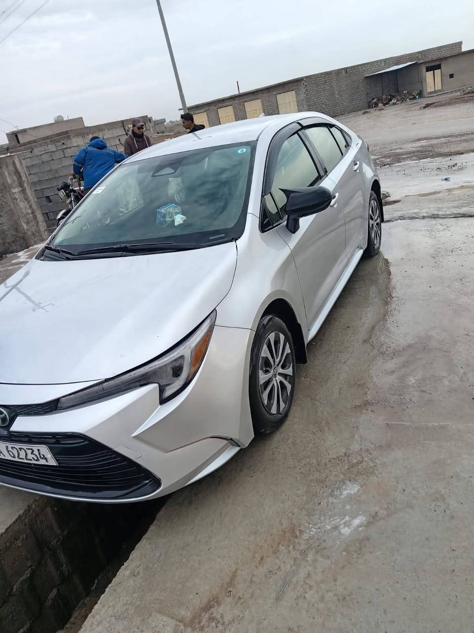 السلام عليكم ورحمة الله وبركاتة سياره كورلا  هايبرد  رقم كركوك موديل  2025 للبيع ماشيه 31 كيلو الضرر ربع البونيد معدل على البارد للأستفسار أكثر اتصل على الرقم التالي... ***********
