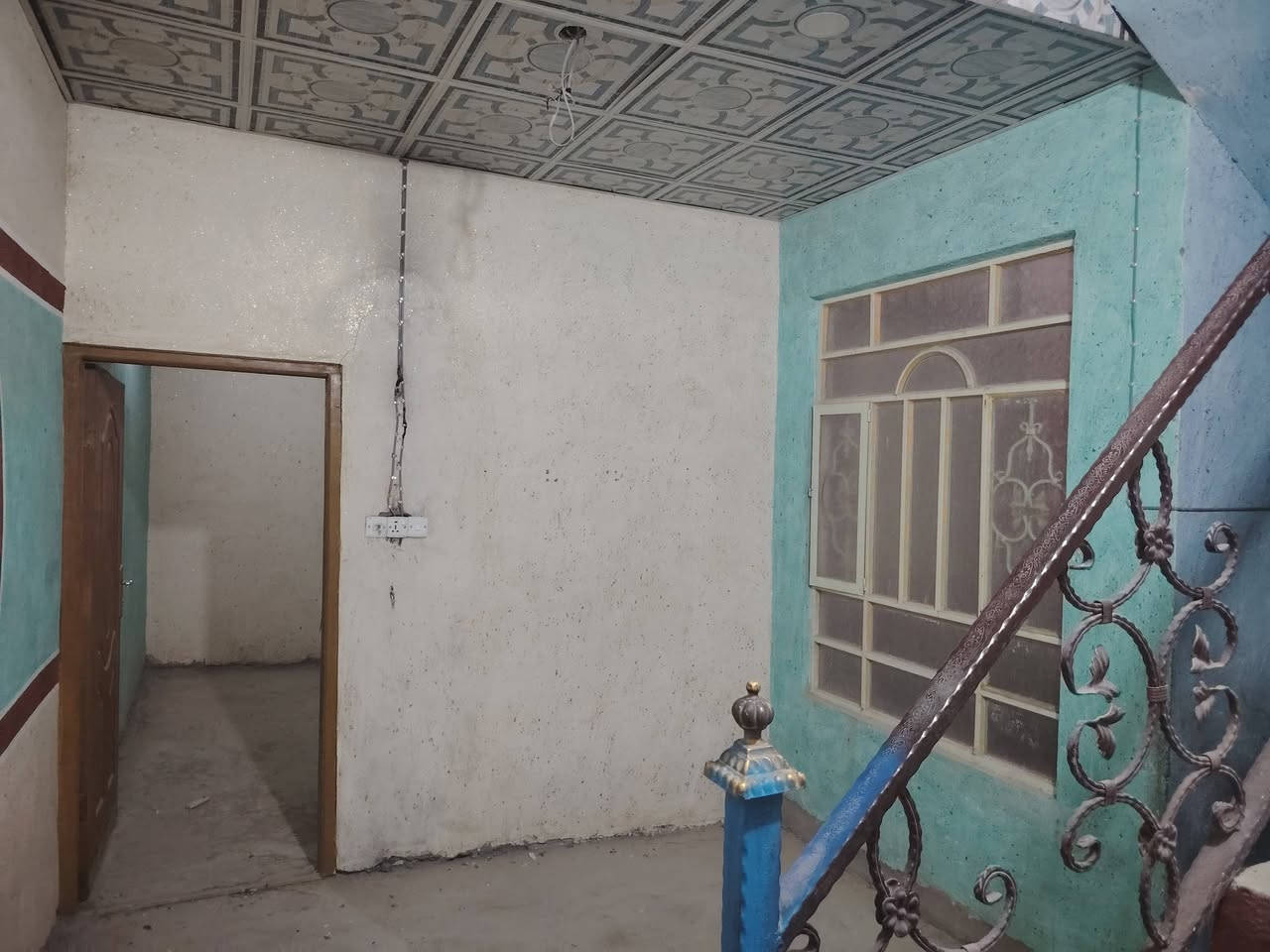 السلام عليكم بيت بشارع شيوخ بدايته حي ميسان مساحه 90 طابقين ب30 بي مجال ستفسار اكثر اتصل برقم ***********
